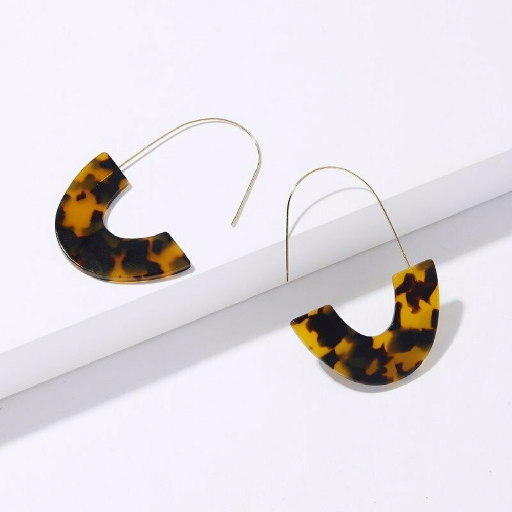 Tortoise Geometric Dangle Drop Earrings - Picture 4 of 4